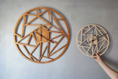 Drewniany zegar o średnicy 80 cm
