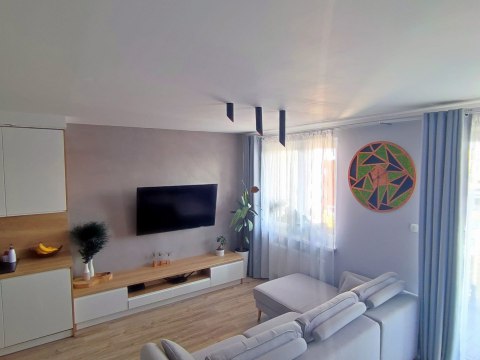 Drewniany zegar z mchem chrobotkiem o średnicy 80 cm