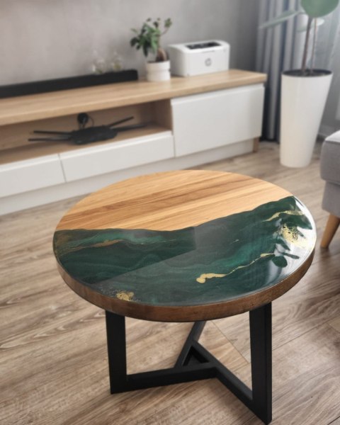 Dębowy stolik kawowy z żywicą epoksydowa butelkowa zieleń