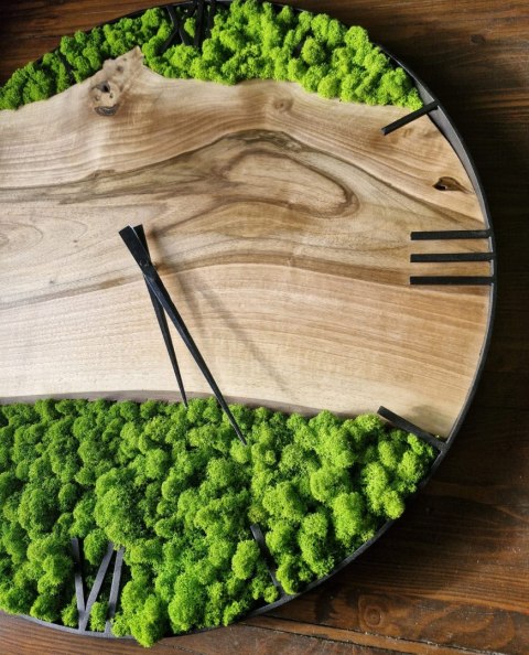 Drewniany zegar ścienny z mchem chrobotkiem, różne średnice