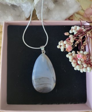 Naszyjnik z kamieniem naturalnym, agat kropla