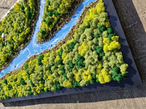 Obraz z mchu chorbotka z rzeką z żywicy epoksydowej