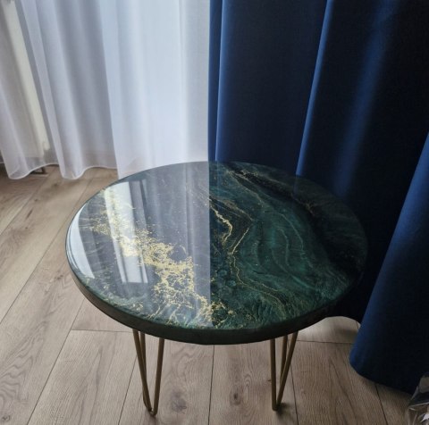 Stolik kawowy z żywicy epoksydowej, butelkowa zieleń