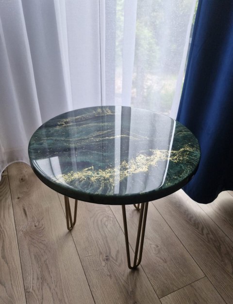 Stolik kawowy z żywicy epoksydowej, butelkowa zieleń